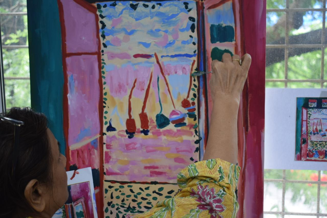 Student developing an individual drawing